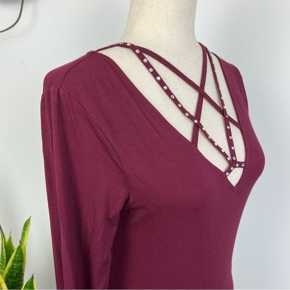 Buckle Red BKE Strappy V-Neck Rhinestone Knit Top. NWT. Small - Picture 3 of 7